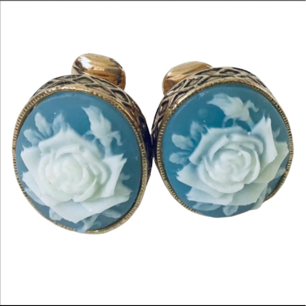 Avon Vintage Cameo Clip Earrings.